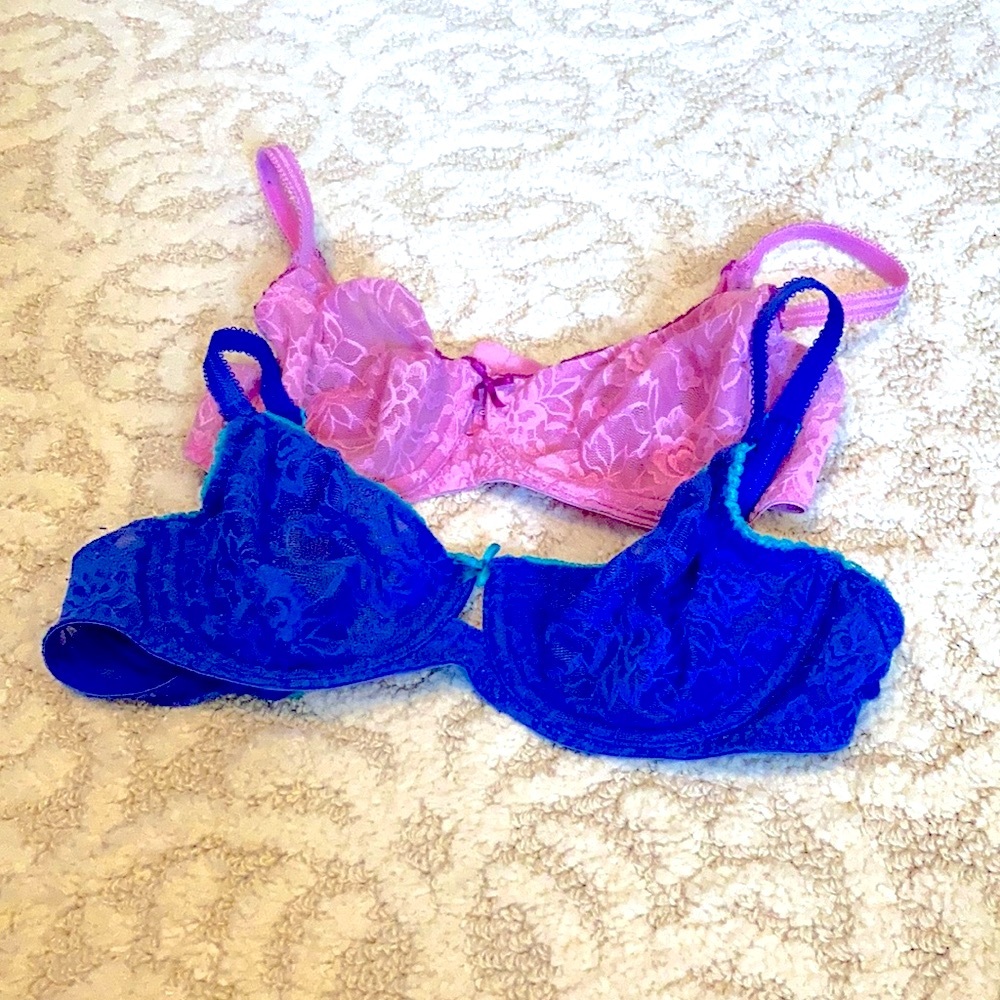 Pair of B’Tempted 32D underwire Lace line bras